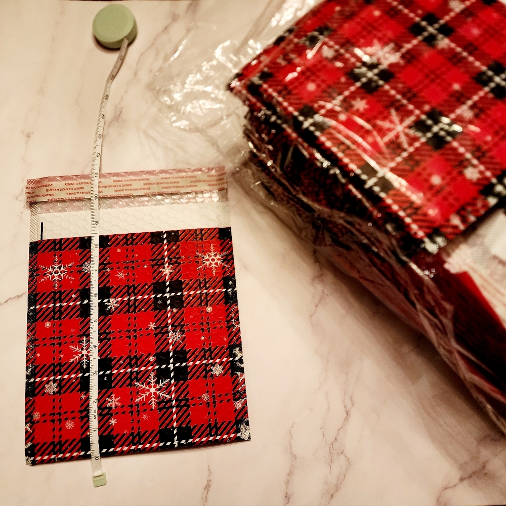 50 Holiday Bubble Mailers